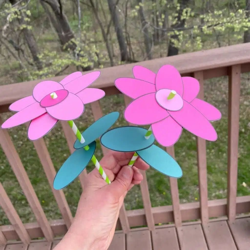 Brighten Decor with Straw Flower Crafts