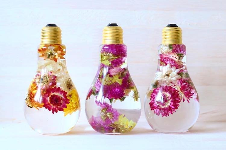 Create Charming Light Bulb Flower Arrangements