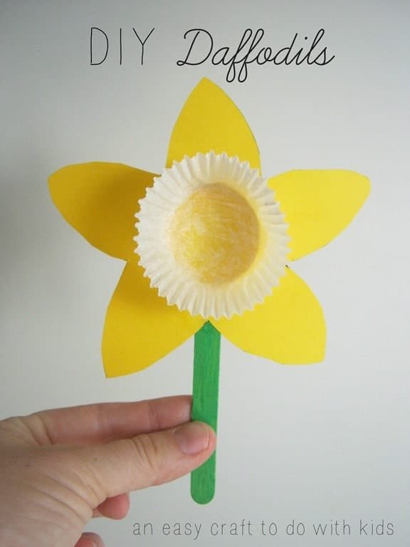 Fun and Easy DIY Daffodils