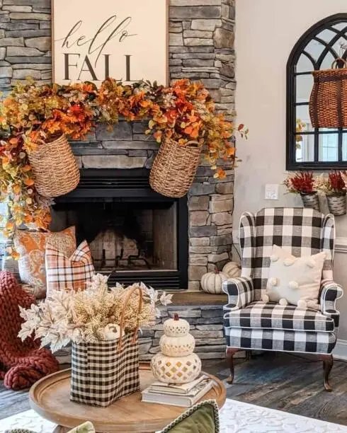 Baskets with Floral Garlands