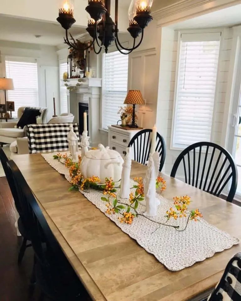Black and White Dining Decor