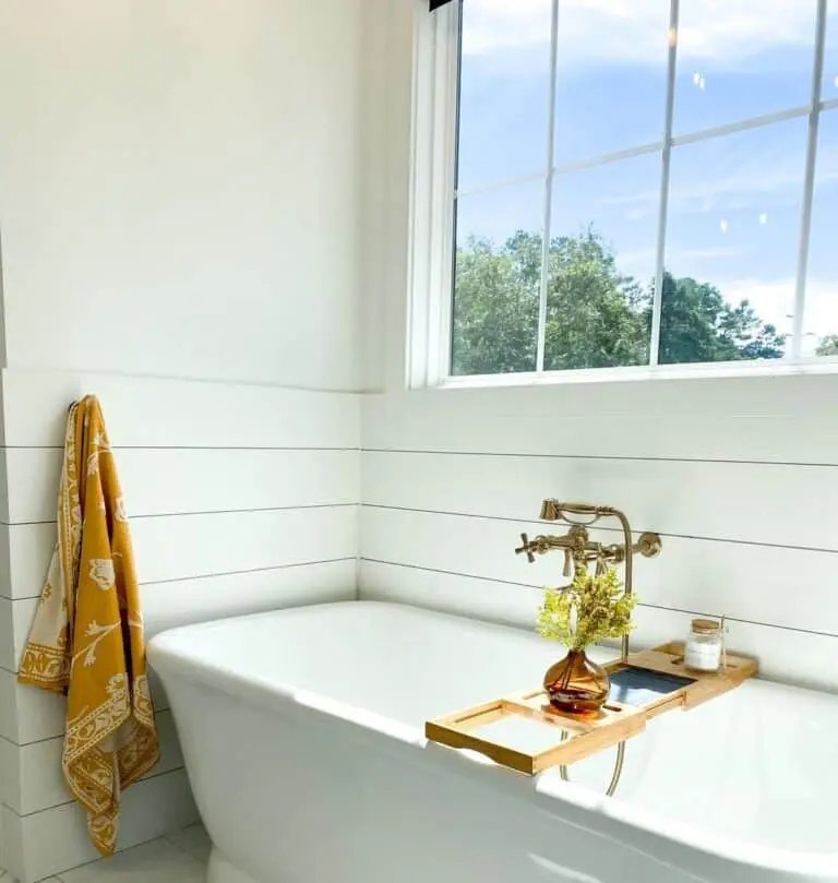 Cozy Fall Colors in Bathroom