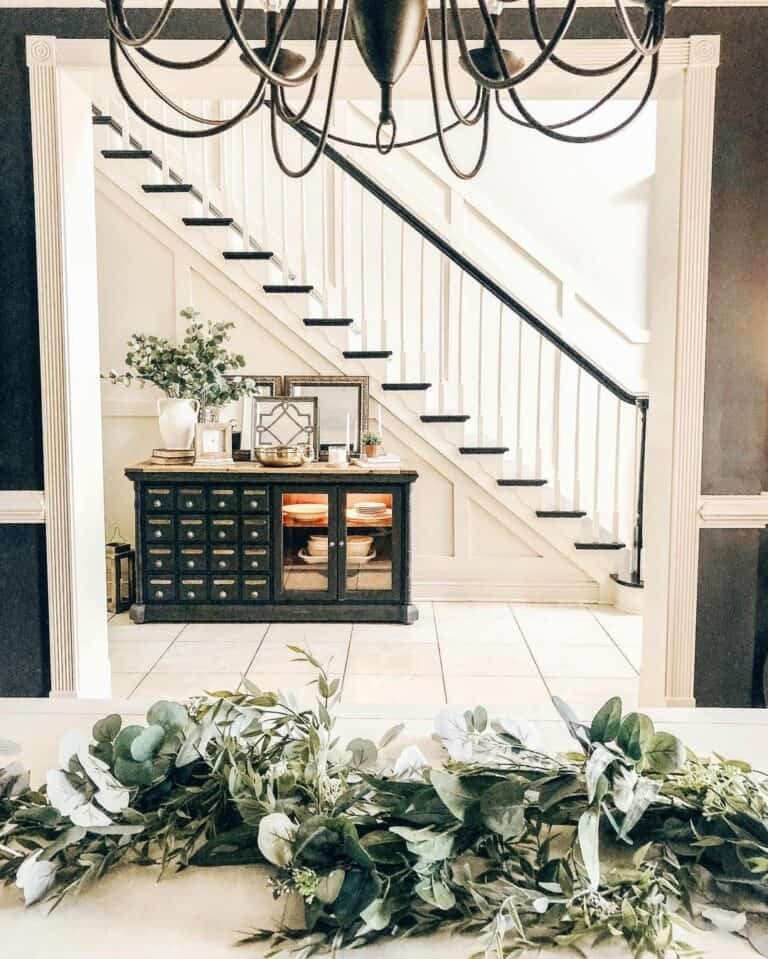 Elegant Entryway Sideboard Design