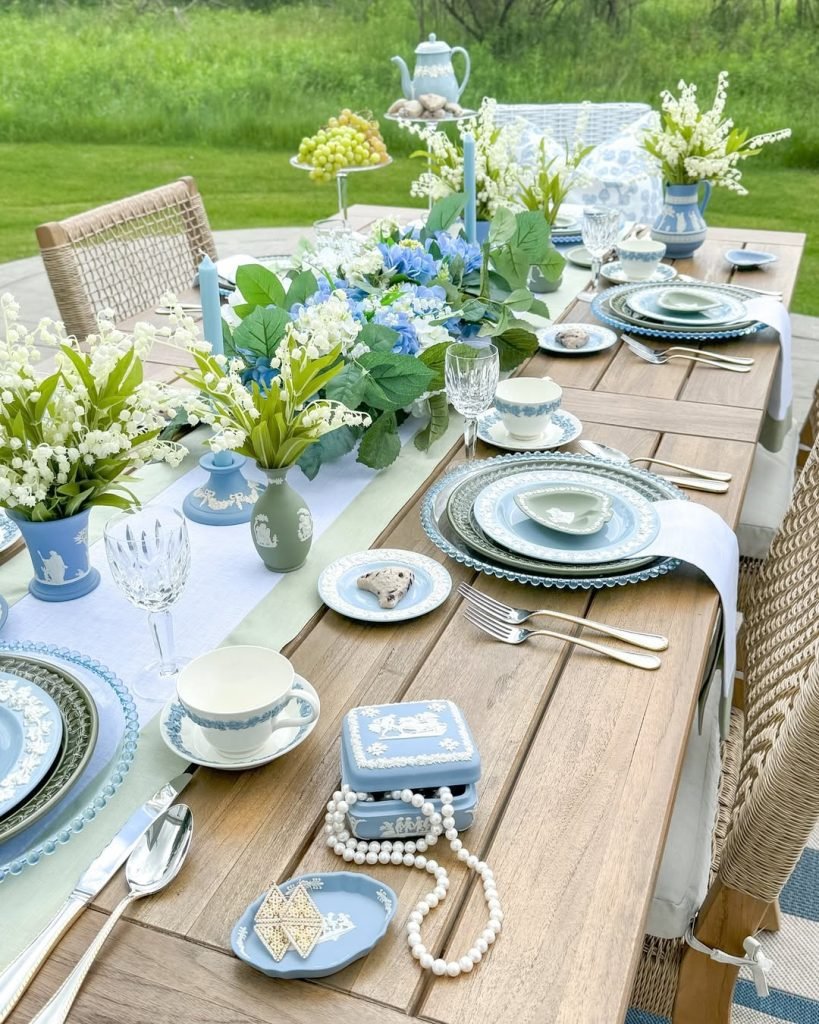 Elegant Outdoor Dining Setup