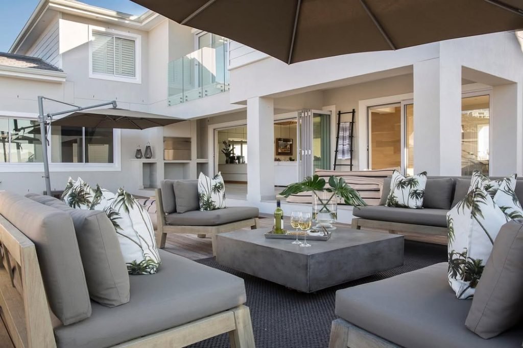 Elegant Outdoor Entertaining Space