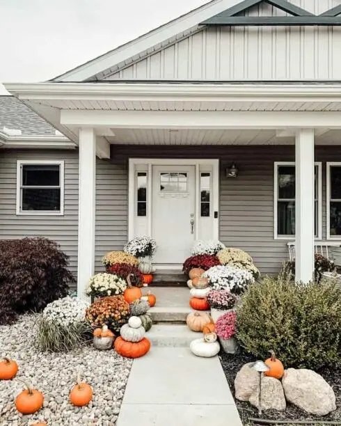 Festive Garden Pumpkin Display