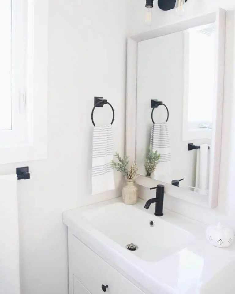 Simple Fall Bathroom Decor