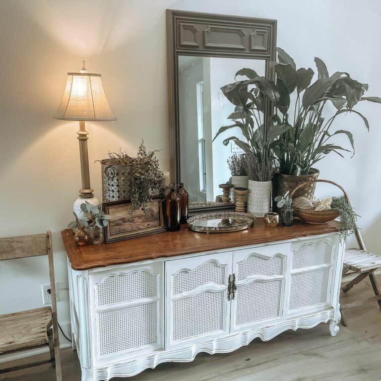 Vintage Console Table Features
