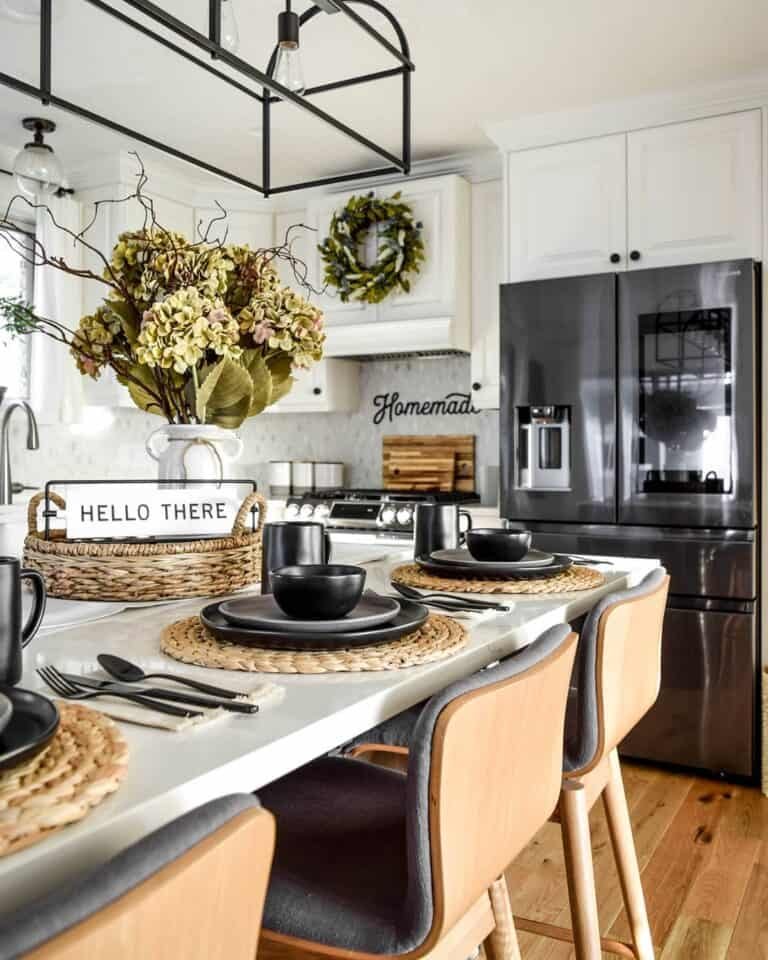 Yellow and Black Décor