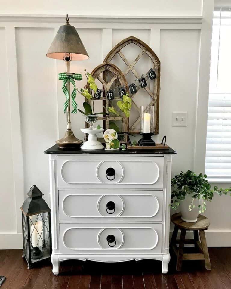 Monochrome Window Garland